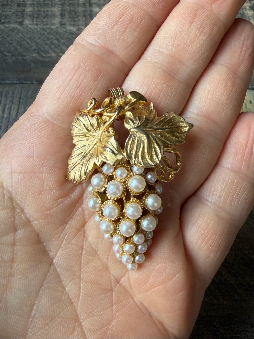 MFA Faux Pearl Grape Cluster Pendant/Brooch